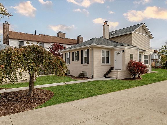 3rd image of 33316 Jefferson Ave
