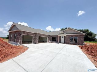 1215 Maplehurst St, Decatur, AL 35603