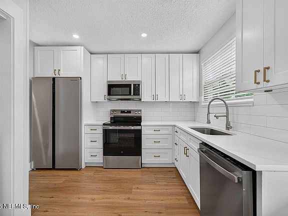 5th image of 2247 Riverside Ave APT 1