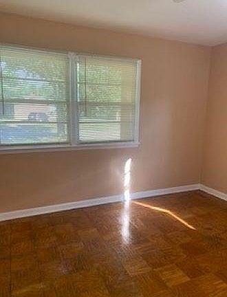 3rd image of 2305 Meadow Dr