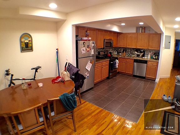 5th image of 2581 38th St #3