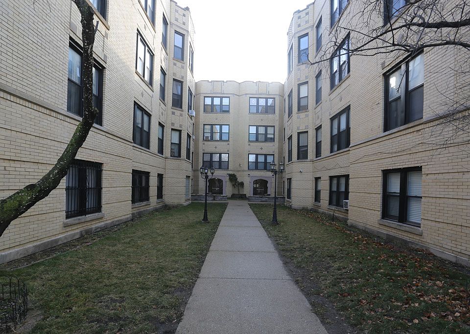 1st image of 3639 W Dickens Ave #3A