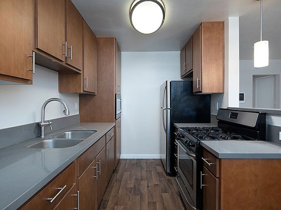 3rd image of 5041-5043 Santa Monica Ave #15