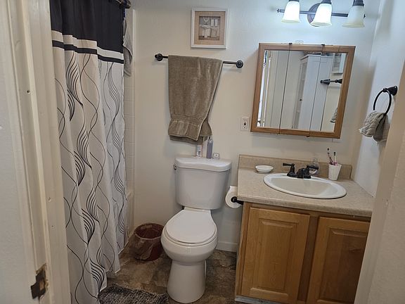 4th image of 2260 E Hearne Ave #B