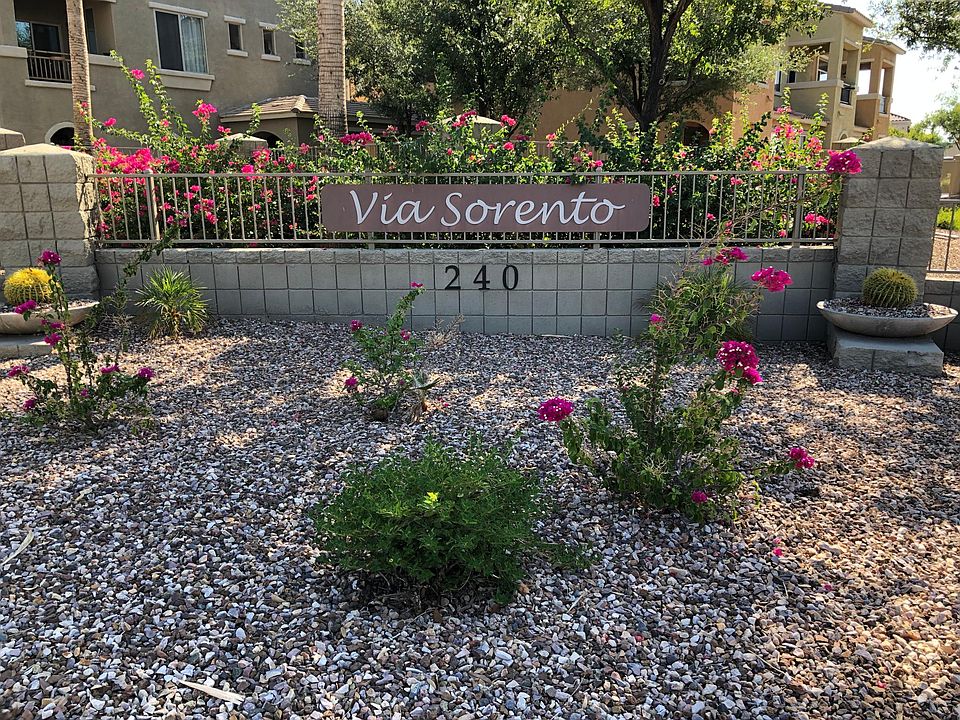 Gated community within walking distance of everything downtown Gilbert has to offer!