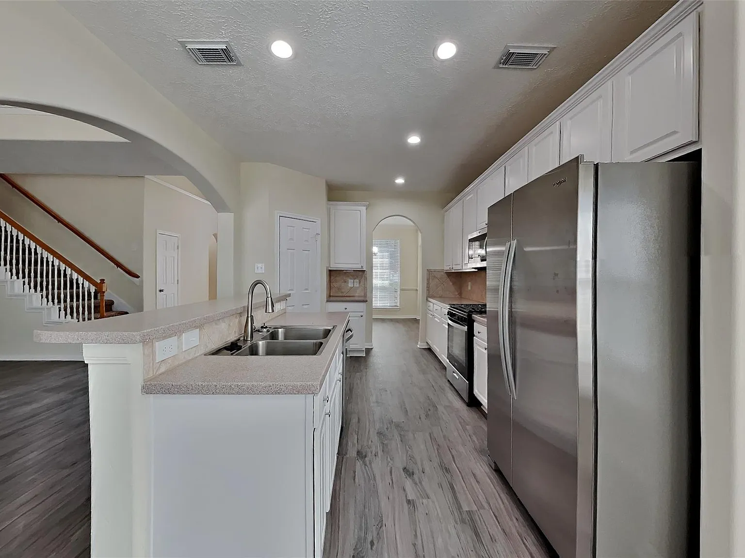4 bed, 3.5 bath, 2727 sqft, $2,600 — Photo 4
