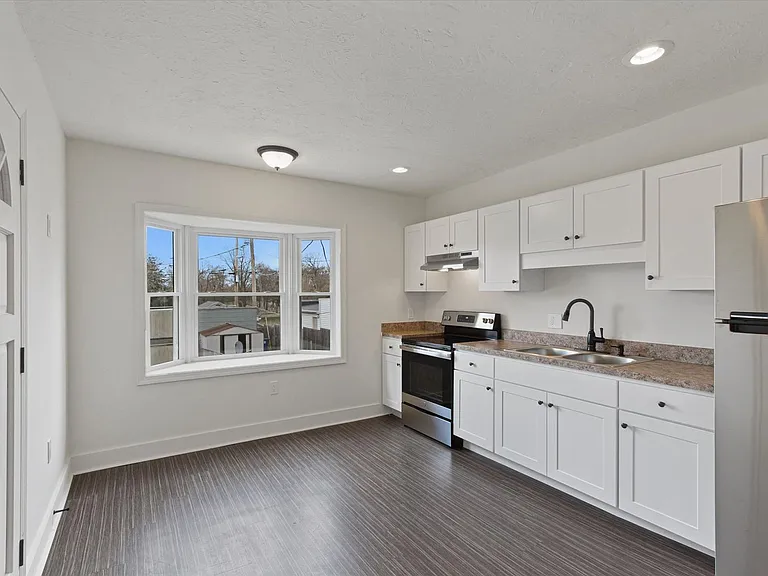1020 N George St — Photo 10