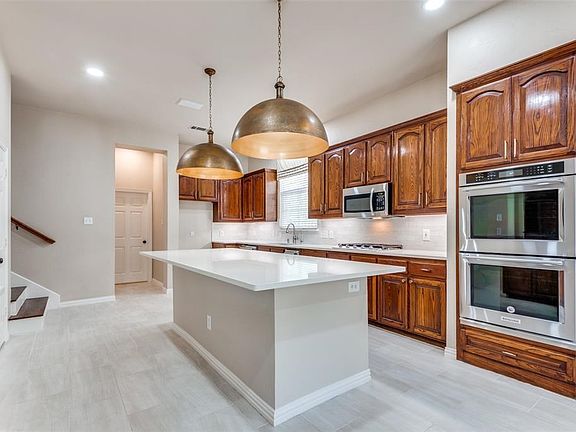3rd image of 2512 Sir Percival Ln