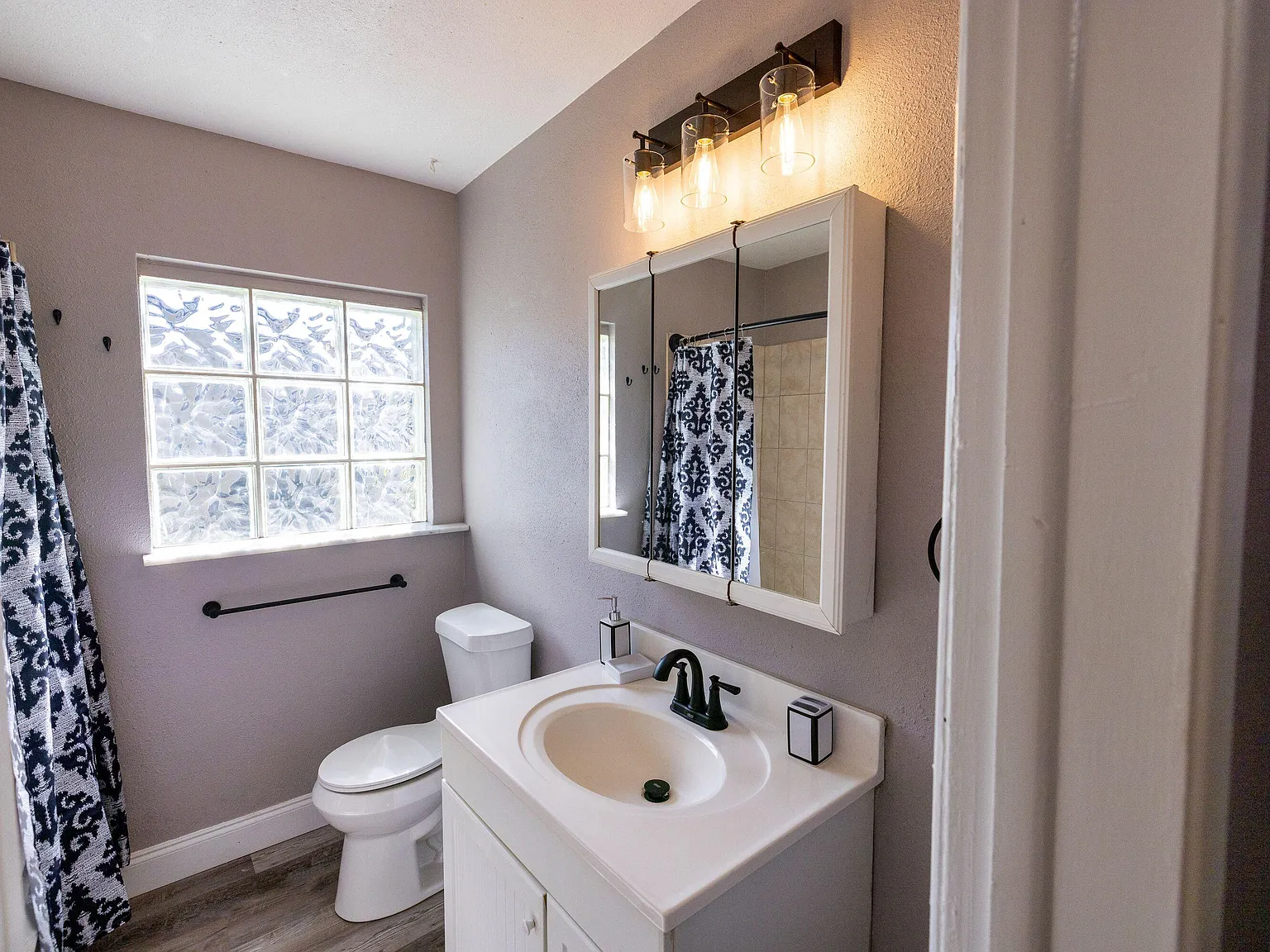 4 bed, 2.0 bath, 1386 sqft, $862 — Photo 3