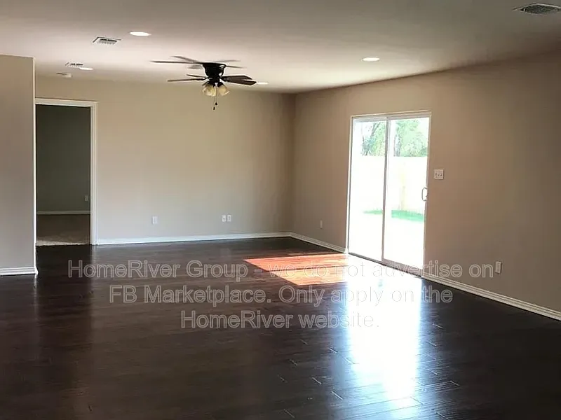 3 bed, 2.0 bath, 1496 sqft, $1,800 — Photo 3