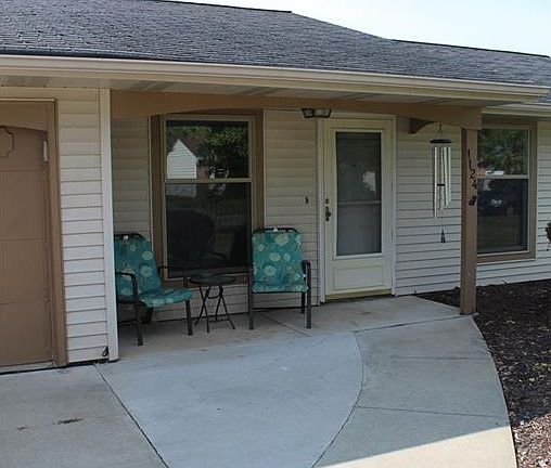 3rd image of 1124 Bavarian Ln