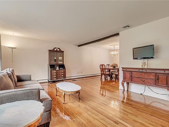 4th image of 12 Stanley Ct