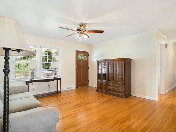 4th image of 400 Blackmon St