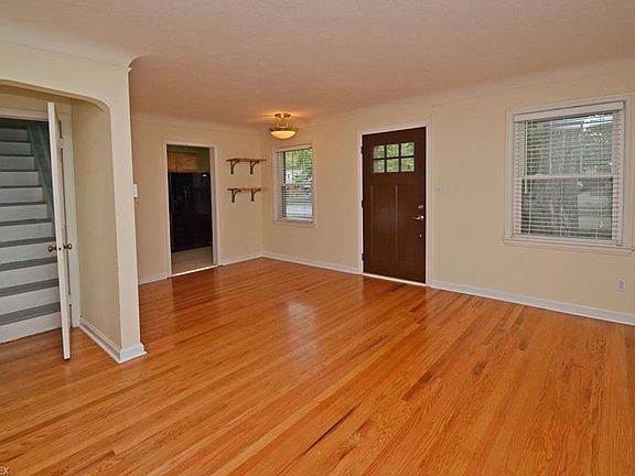 4th image of 370 Huntmere Dr