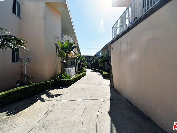 3rd image of 3835 W 104th St