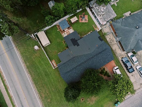 2nd image of 411 Oak St