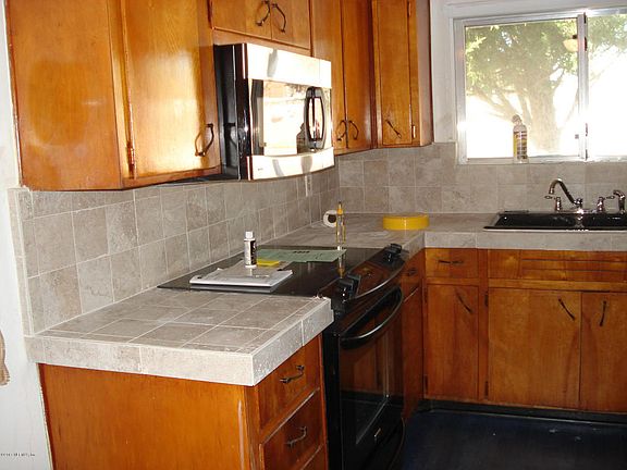 5th image of 428 18th Ave N