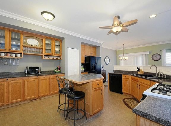 2nd image of 2413 Cactus Ct #2413