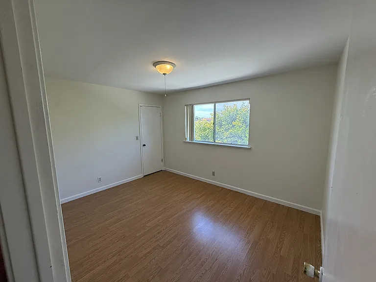 2659 Glen Loman Way — Photo 10