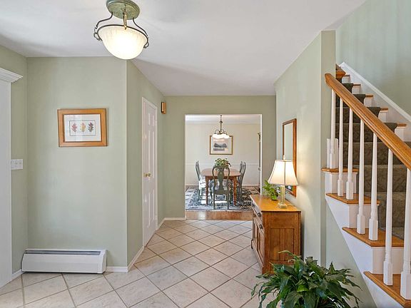 4th image of 71 Nautilus Ave