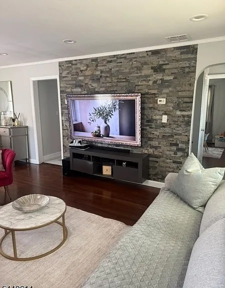 329 Ford Ave — Photo 6