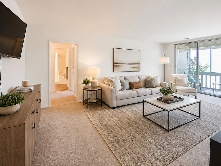 Summit Pointe Apartment Homes — Photo 6