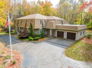 396 Bush Hill Rd, Manchester, CT 06040