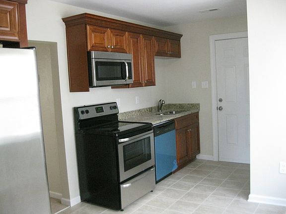 5th image of 804 Stanley Rd