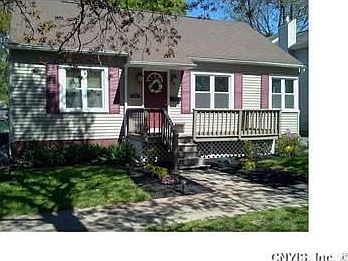 1st image of 902 Oswego St