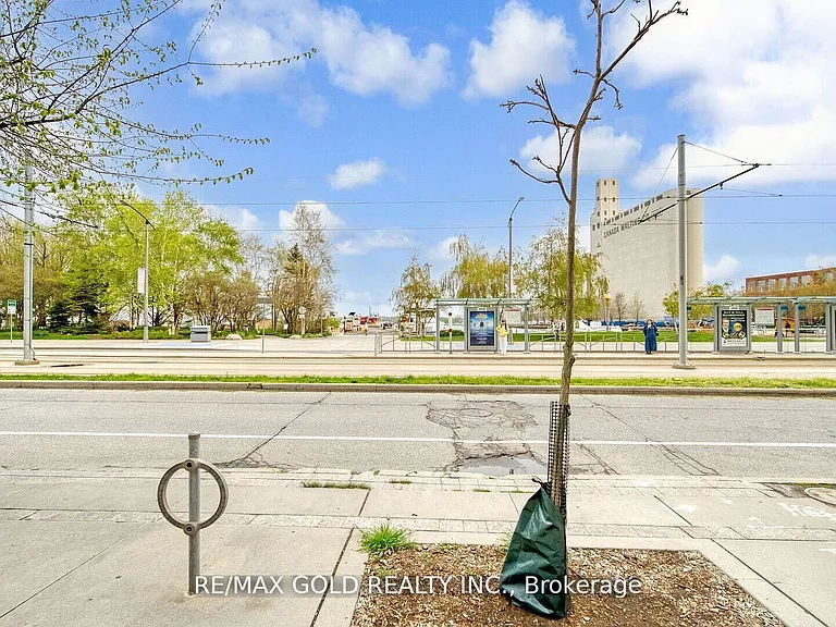 550 Queens Quay W #509 — Photo 32