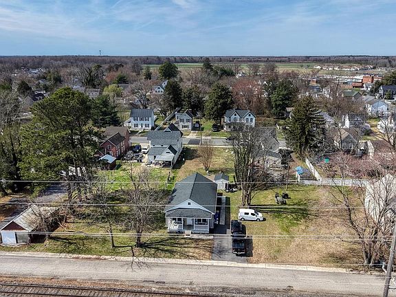 4th image of 211 Railroad Ave