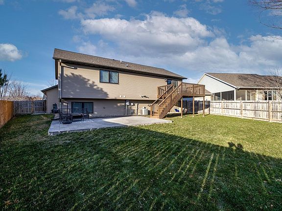 3rd image of 504 Thomas Dr