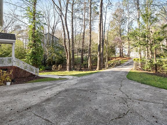 3rd image of 105 Barrett Pl