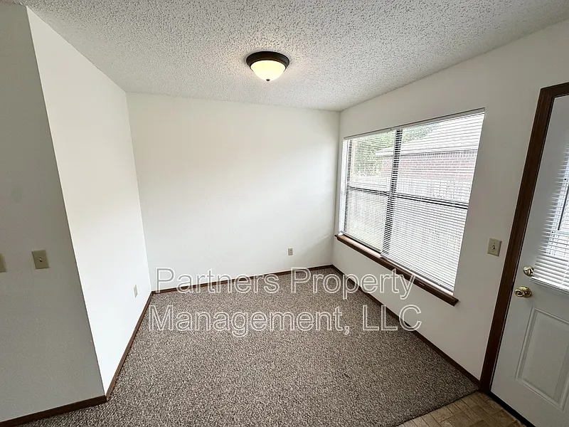 2 bed, 2.0 bath, 1100 sqft, $1,295 — Photo 4