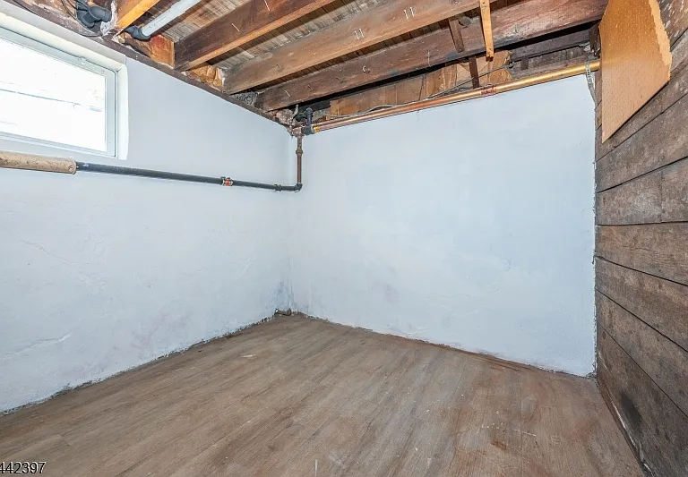 8-02 Henderson Blvd — Photo 27