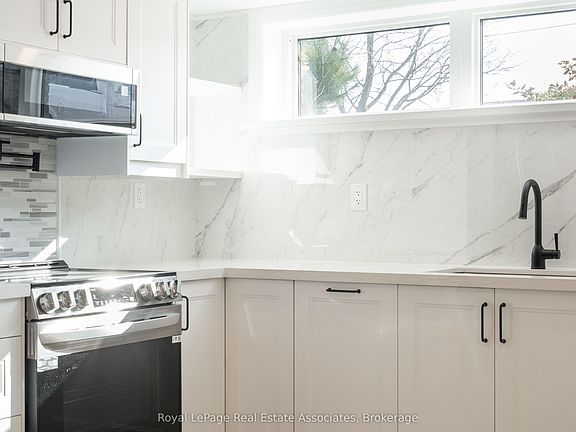 5th image of 259 Fernwood Cres