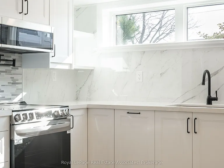 259 Fernwood Cres — Photo 5