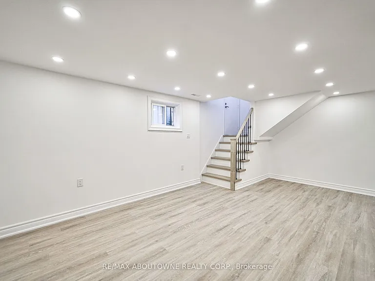 4395 Longmoor Dr #LOWER — Photo 5