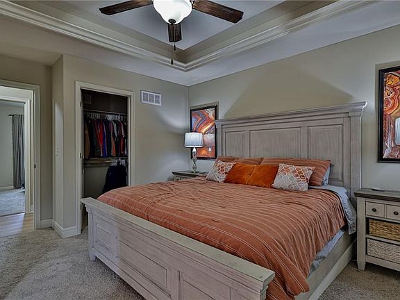5th image of 319 Lee Dr