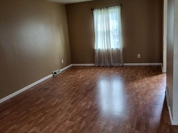 3rd image of 1127 Blackwell Dr