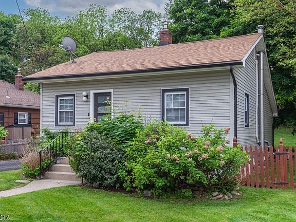 3rd image of 345 Rutherford Ave
