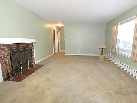 2nd image of 27 Fairchild Dr