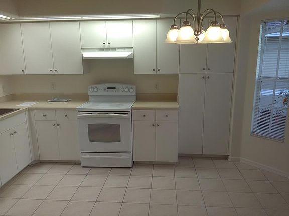 3rd image of 4345 SW 7th Pl