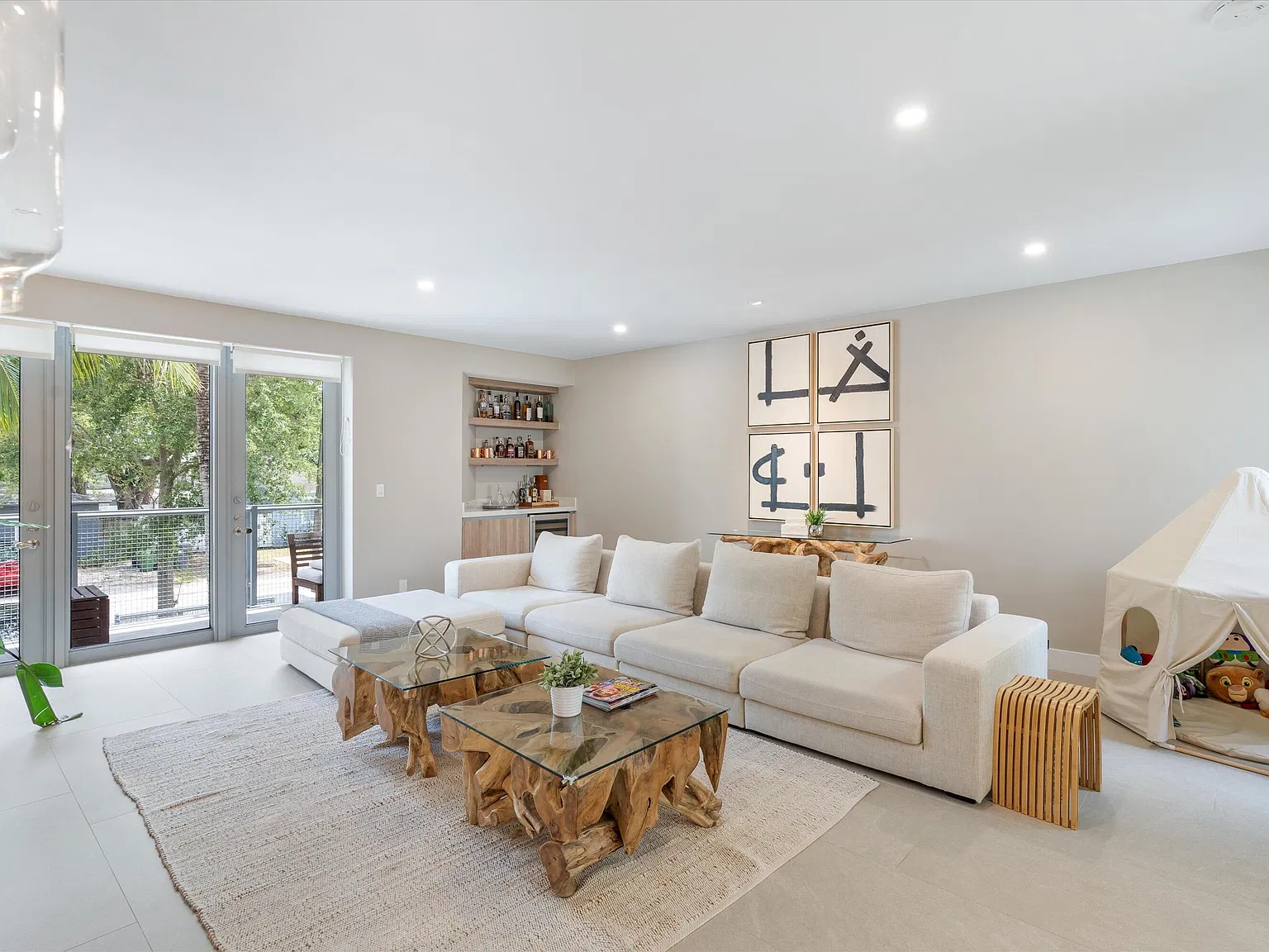 4 bed, 3.5 bath, 3213 sqft, $8,500 — Photo 3