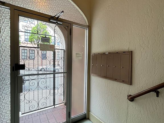 2nd image of 2936 Polk St #7