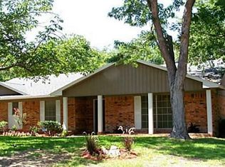7437 Monterrey Dr, Fort Worth, TX 76112
