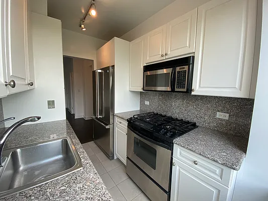 Rented by essential NEW YORK Real Estate | media 8