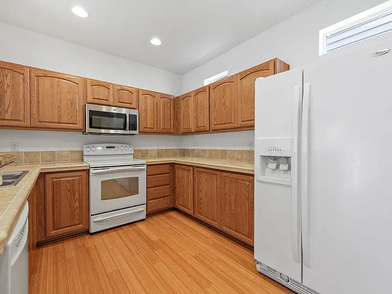 7601 Rushmore Way NE — Photo 16