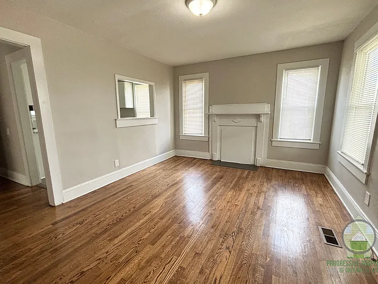 14 Crystal Ave — Photo 4