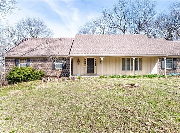 2nd image of 1801 Forest Ln